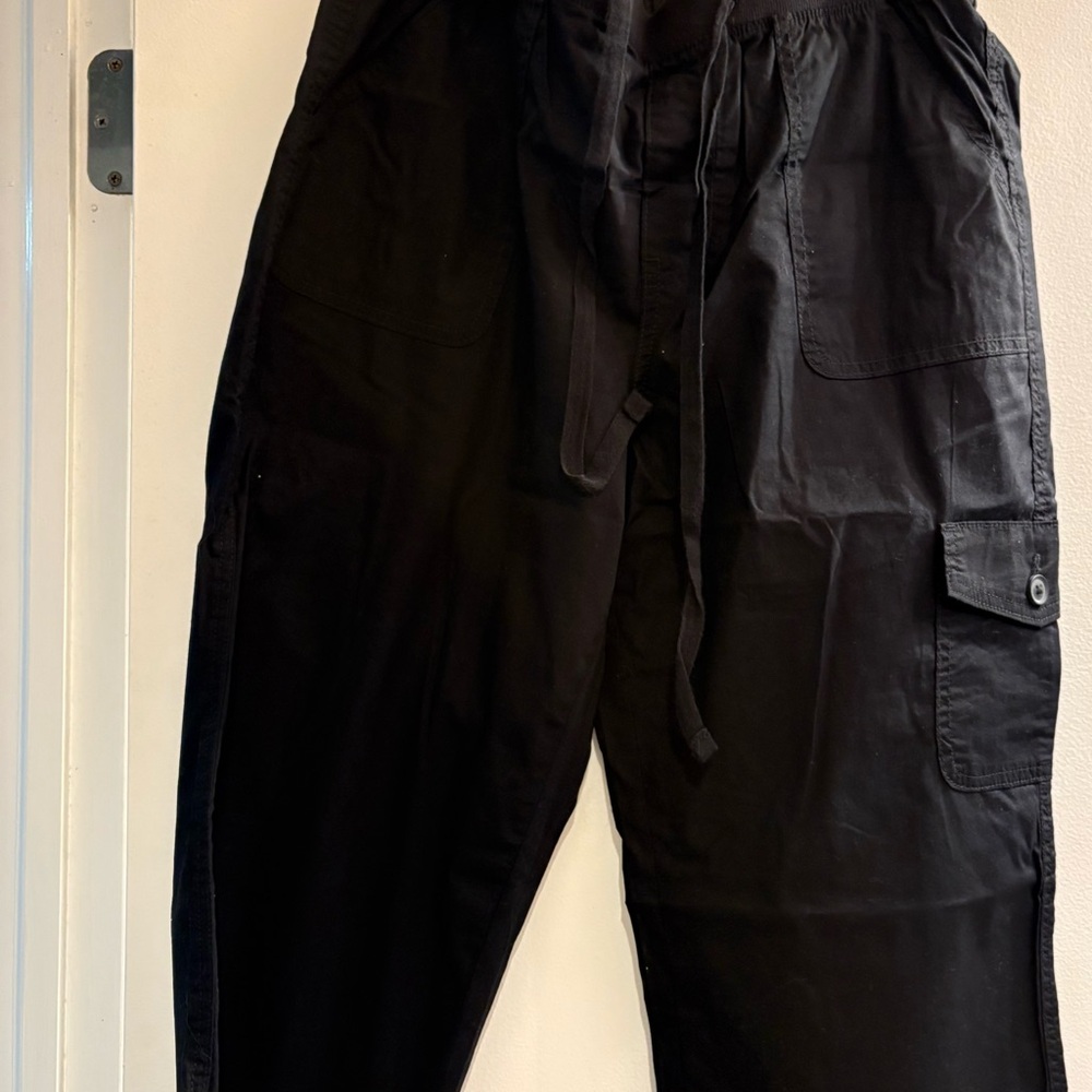 Women’s Black Capri Pants